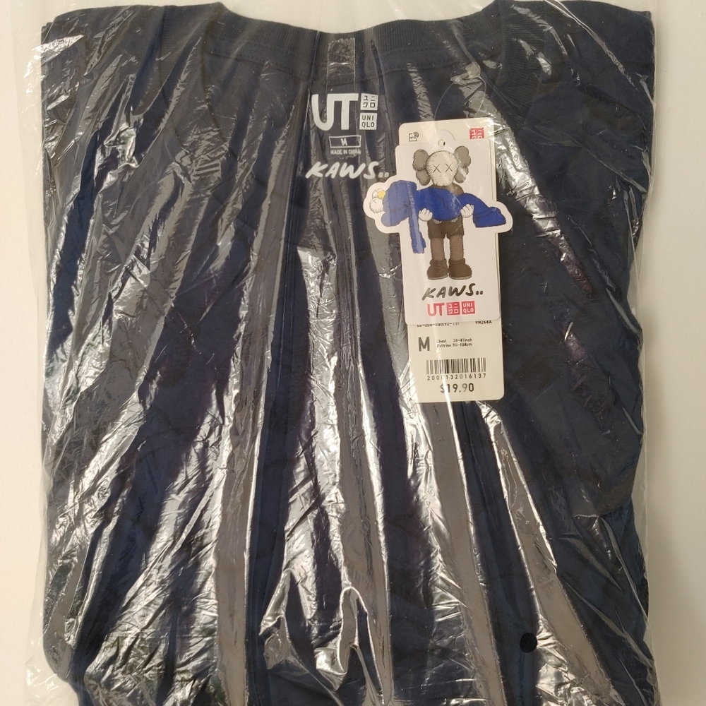 Uniqlo x Kaws aop t shirt